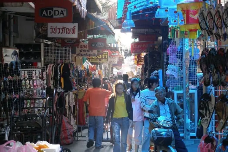 ตลาดสําเพ็ง สีสัน ค้าส่งและปลีก ใจกลางกรุง